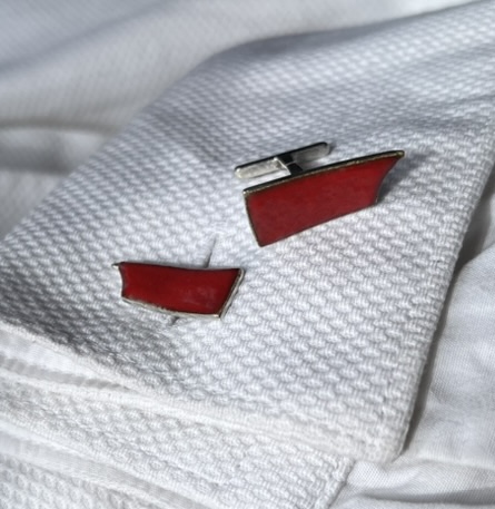 Cufflinks in the shape of rowing blades with red surface